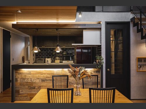 まるで海外のカフェみたい。暮らしをおしゃれに彩るブルックリンの家【ZERO-CUBE+BOX2】